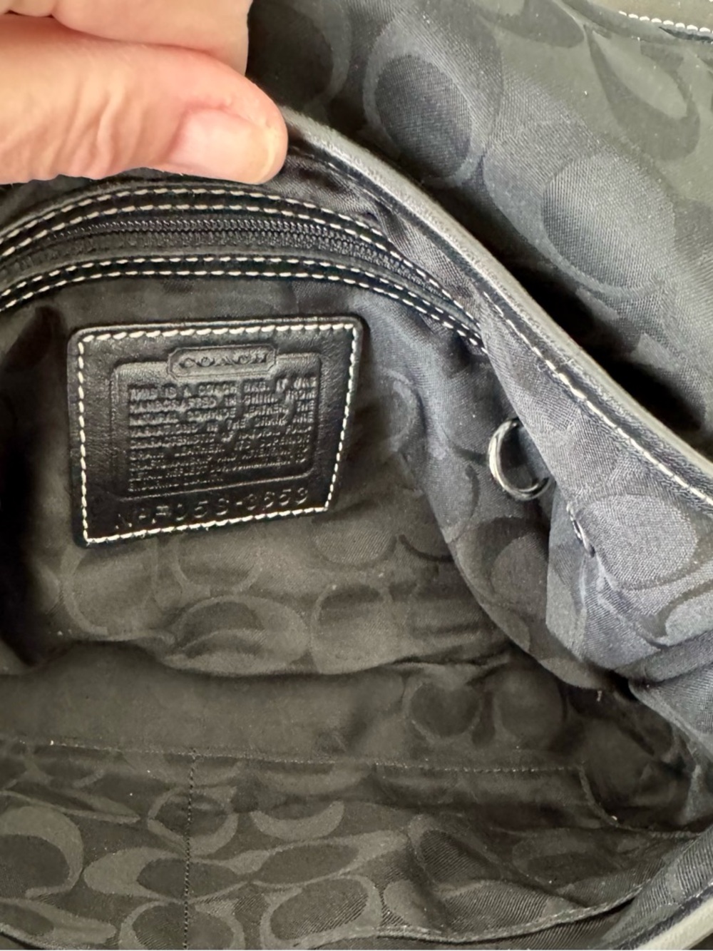 Coach Soho Black Leather Flap Shoulder Bag Buckle Detail Classic 0658 EUC - Picture 9 of 10